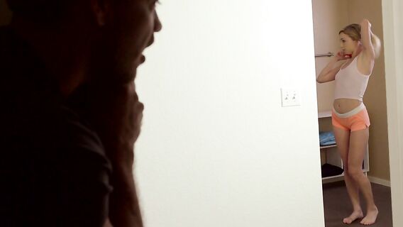 Сперма брата оказалась во рту киске и на лице сводной сестры