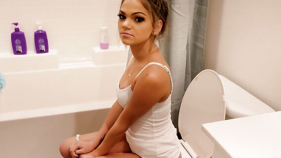 Кончил кремпаем в писю голой сестры с присингом сосков