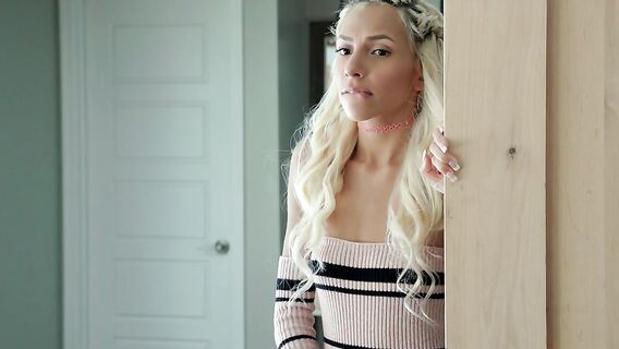 Сестра пришла утром в комнату сводного брата