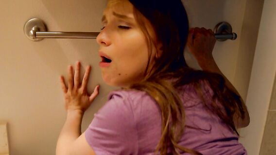 Подглядывания сводного брата и трах с сестрой в ванной